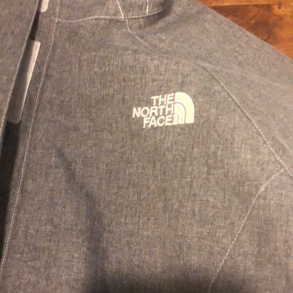 EUC The North Face 100% waterproof rain jacket - Picture 2 of 13